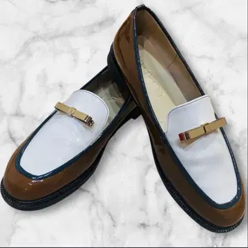 Le Talon 메탈 리본 로퍼 브라운 화이트