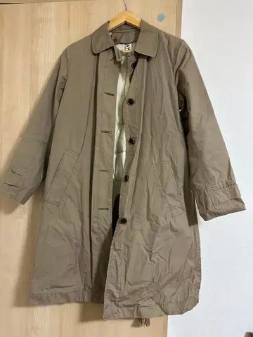 MHL 마가렛호웰 베이지 트렌치코트 단추식