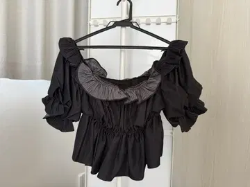 [ SNIDEL ] 데님 오프숄더 블라우스 블랙