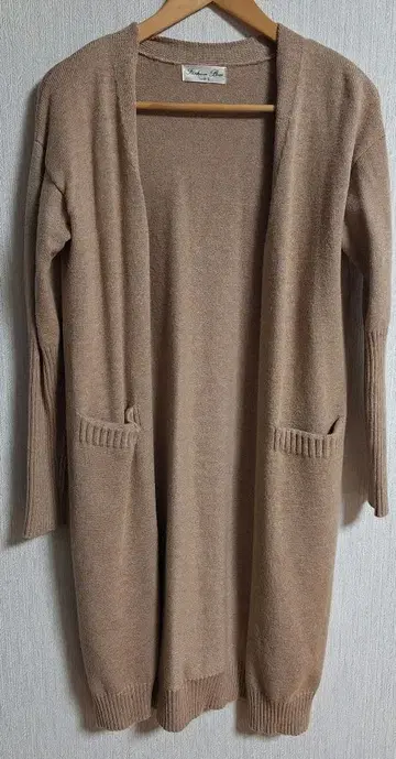 베이지 롱 가디건 포켓 부착
