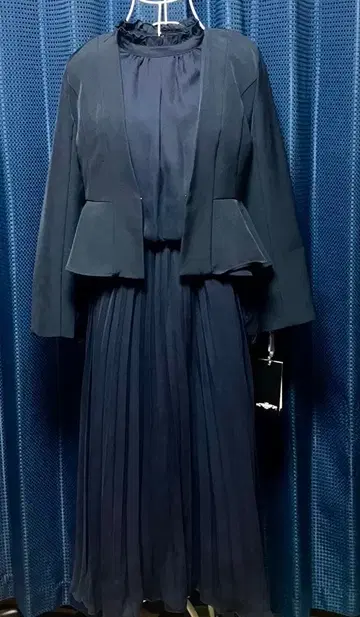 루일 에 부티크 플리츠 원피스 앙상블 수트