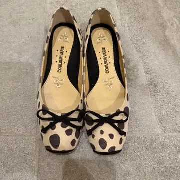 COULLIER VARIE 도트 무늬 플랫슈즈 22.5cm