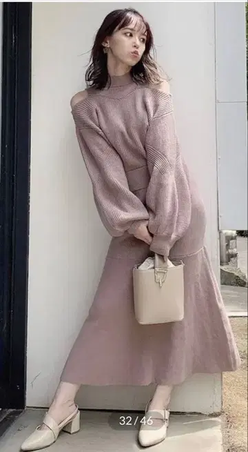 dazzlin 숄더 오픈 리본 원피스 (모카)