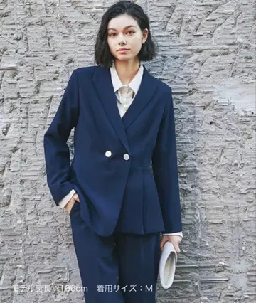 SMILE ORCHID 플리츠 밑단 페플럼 자켓 & 테이퍼드 팬츠 세트