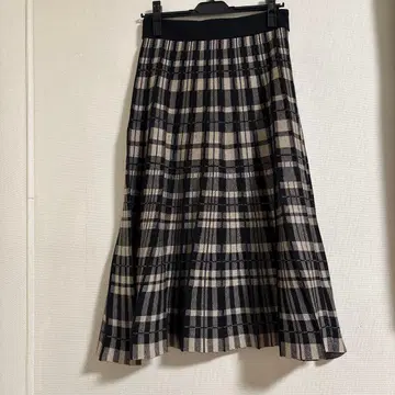쿠 드 샹스 / 체크 무늬 플리츠 니트 스커트 블랙 x 베이지