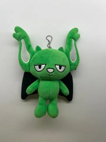 그린 컬러 배지 부착 봉제 인형