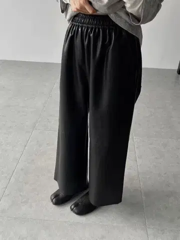 블랙 가죽 팬츠