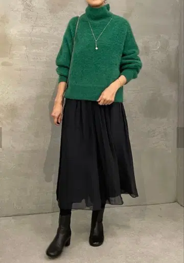 비어즐리 그린 알파카 터틀넥 니트
