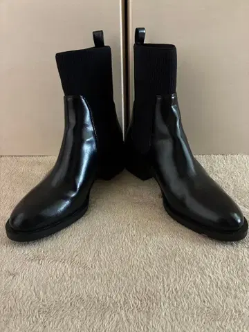 새상품급 ZARA 에나멜 가죽 삭스 부츠 사이드 고어 블랙 블랙 24.5