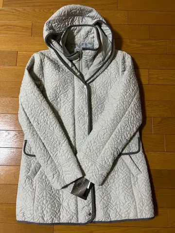 아이보리 퀼팅 자켓 M 사이즈 VORNEHMEDAME