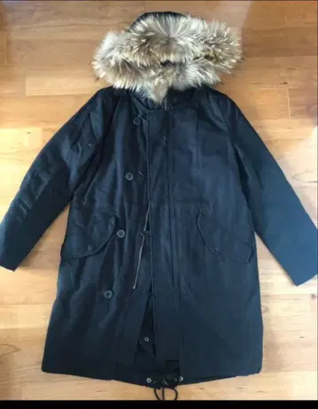 퍼 달린 롱 모즈 코트 블랙