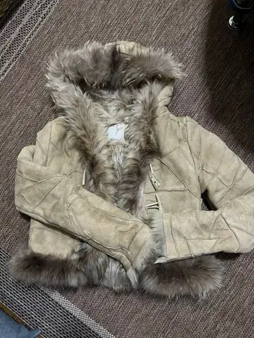 Nyn 무스탕 코트 후드 부착 베이지