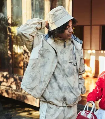 프릭스스토어 엄브로 Jacket 별주 올 패턴 나일론 트랙 자켓