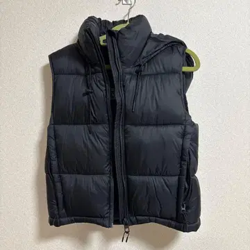 ZARA 블랙 다운 베스트 후드 부착