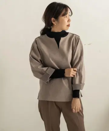 [ 새상품 ] 카프리슈 마쥬 피치 터치 스키퍼 블라우스