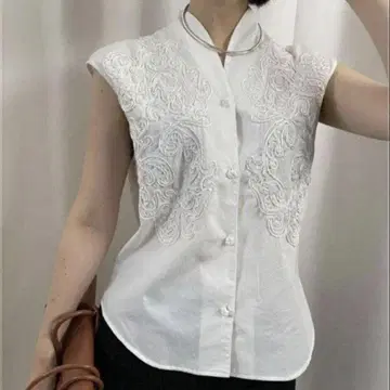 아메리빈티지 코드 자수 블라우스
