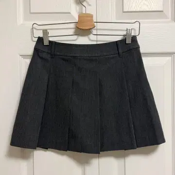 유니클로 플리츠 스코트 다크 그레이 XS