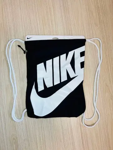 미사용 새상품 NIKE 나이키 냅색 헬스장 가방 사이드 지퍼 부착 블랙