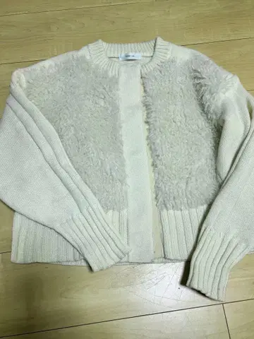 보아 니트 가디건