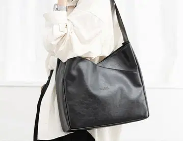 블랙 가죽 숄더백