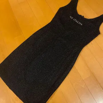 이타리야 비쥬 장식 슬리브리스 라메 원피스