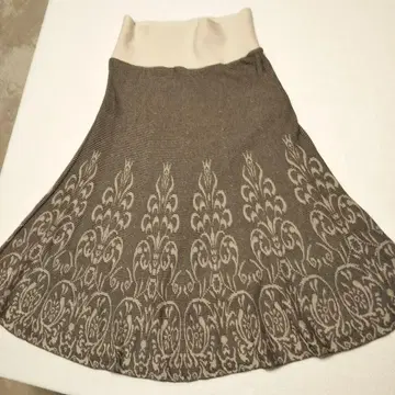 얇은 소재 니트 엘레강트 스커트 새상품급 M~L 사이즈