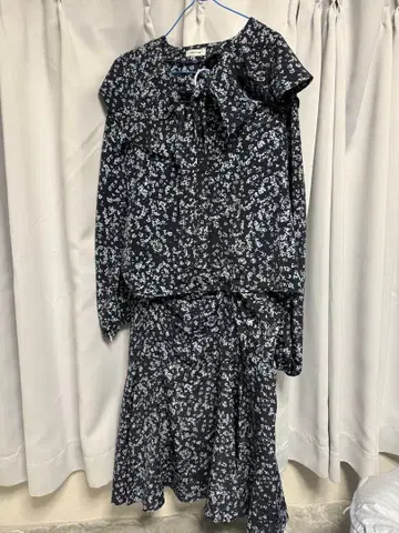 프레이 아이디 꽃무늬 네이비 셋업