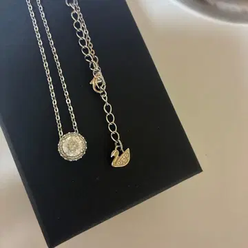 스와로브스키 목걸이 싱글 볼 실버 컬러