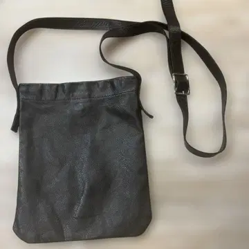 PUBLIC TOKYO 블랙 가죽 숄더백