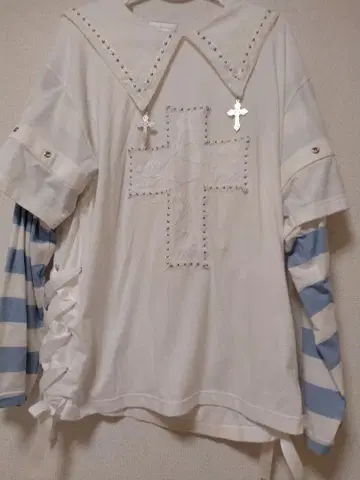 세일러 카라 십자가 장식 화이트 셔츠