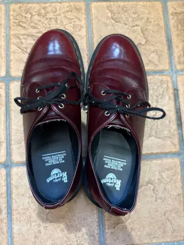 버건디 닥터마틴 Dr.martens