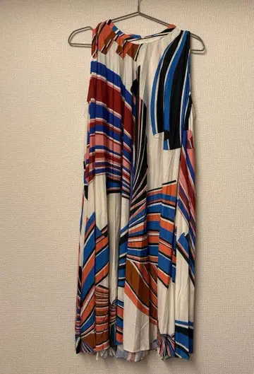 에밀리오 푸치 멀티 컬러 플리츠 슬리브리스 스커트 원피스