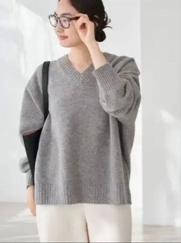 2023년 플라주 구매 파인 울 V넥 풀오버 그레이 새상품급