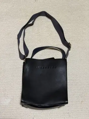 ANDSEEYOU 다크 네이비 가죽 숄더백