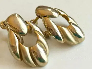 골동품 골드 전후로 흔들리는 모던 후프 vintage 귀찌