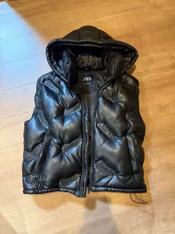 ZARA 블랙 다운 베스트 후드 부착