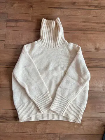 갤러리 바이 스테디셀러 아이보리 화이트 터틀넥 니트 S IENA