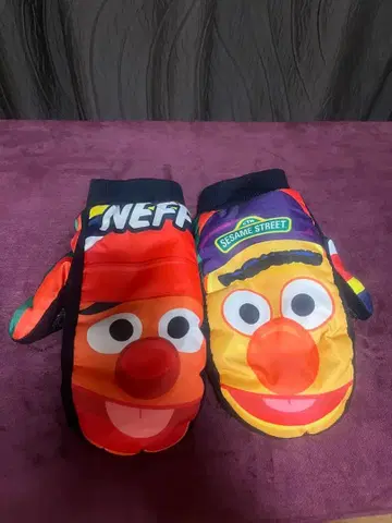 NEFF 세서미 스트릿 미튼