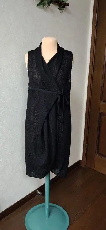 미사용 새상품 프라이드 카슈쿨 슬리브리스 원피스 38