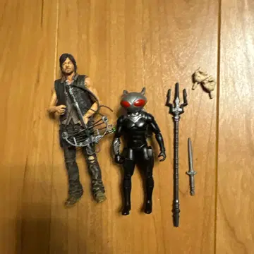 워킹 데드 대릴 & 블랙 만타 피규어