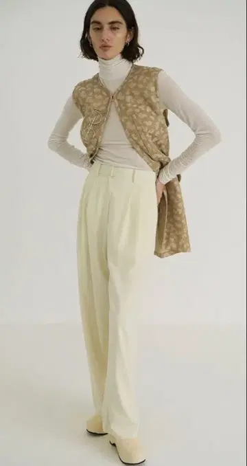 CLANE 베이직 턱 팬츠 아이보리