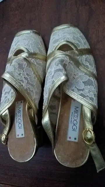 MIDOGGI 골드 레이스 하이힐. 브랜드. 4980엔.