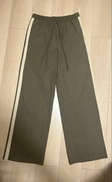 Zara 올리브 그린 스트라이프 와이드 레그 팬츠