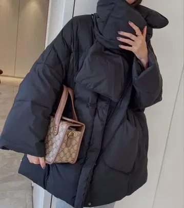 머플러 포함 다운 자켓 ( 다운 90% 페더 10% )