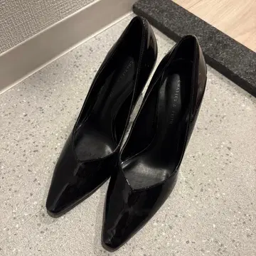 찰스&키이스 스퀘어토 펌프스 V컷 에나멜