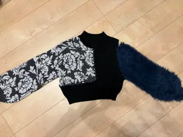 MURUA 숄더 플라워 샤기 니트