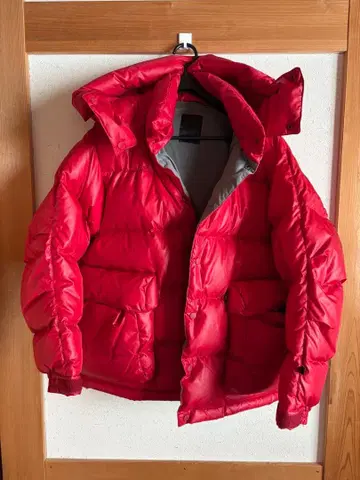 다이와 PIER39 빨간색 다운 자켓