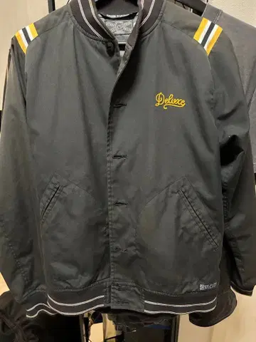 Deluxe 스트라이프 바시티 자켓 블랙