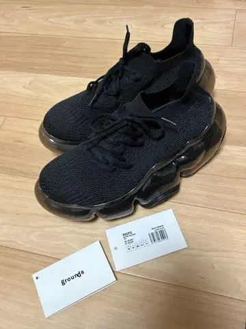 grounds 블랙 스니커즈