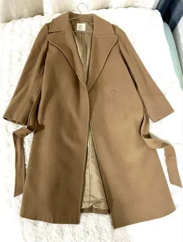 쿠미쿄쿠 베이지 롱 코트 [ 새상품급 ]